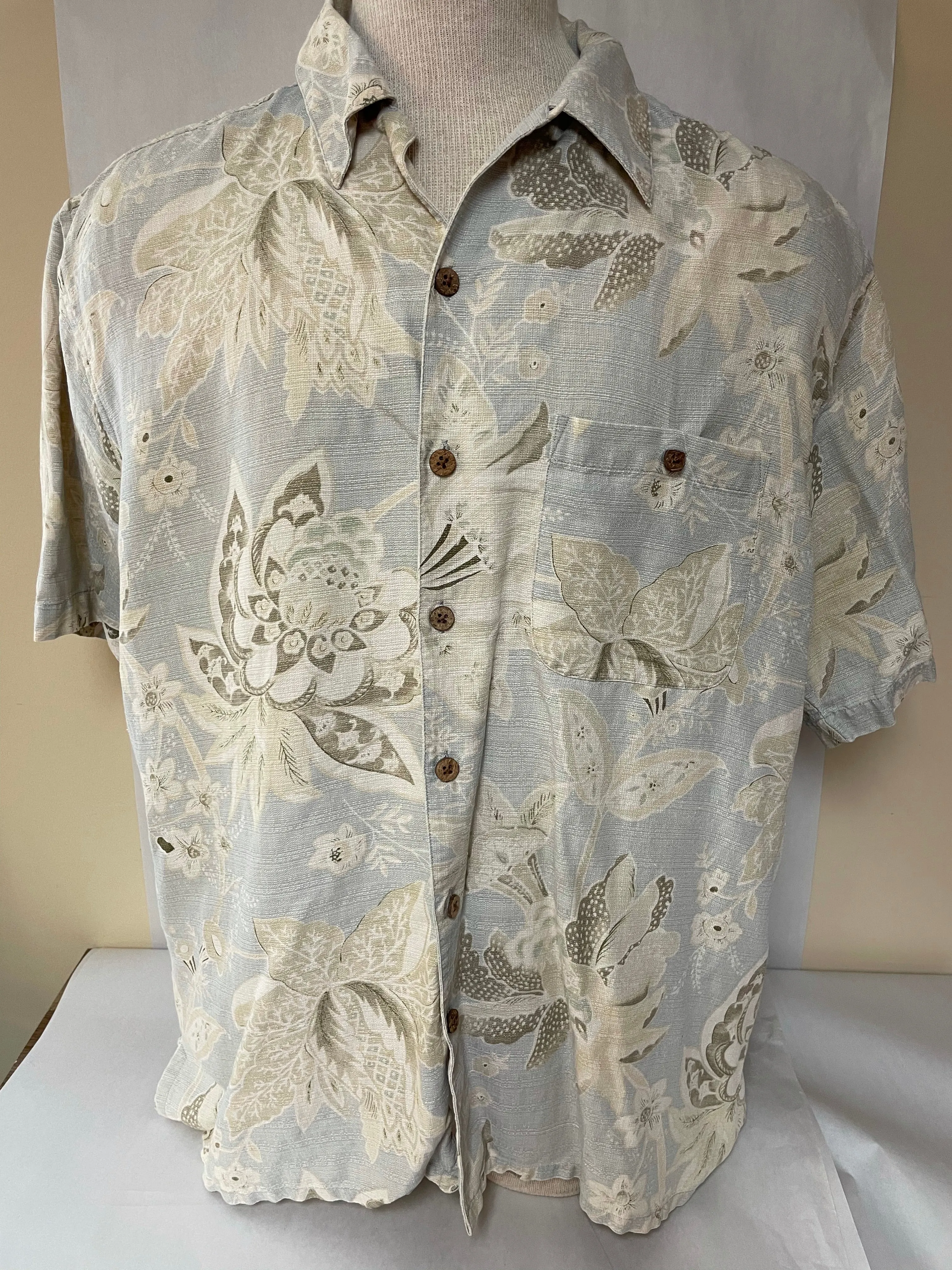 <€€*v Mens PARADISE COVES Silk BLue Beige Floral Hawaiian Print Camp Large Pocket