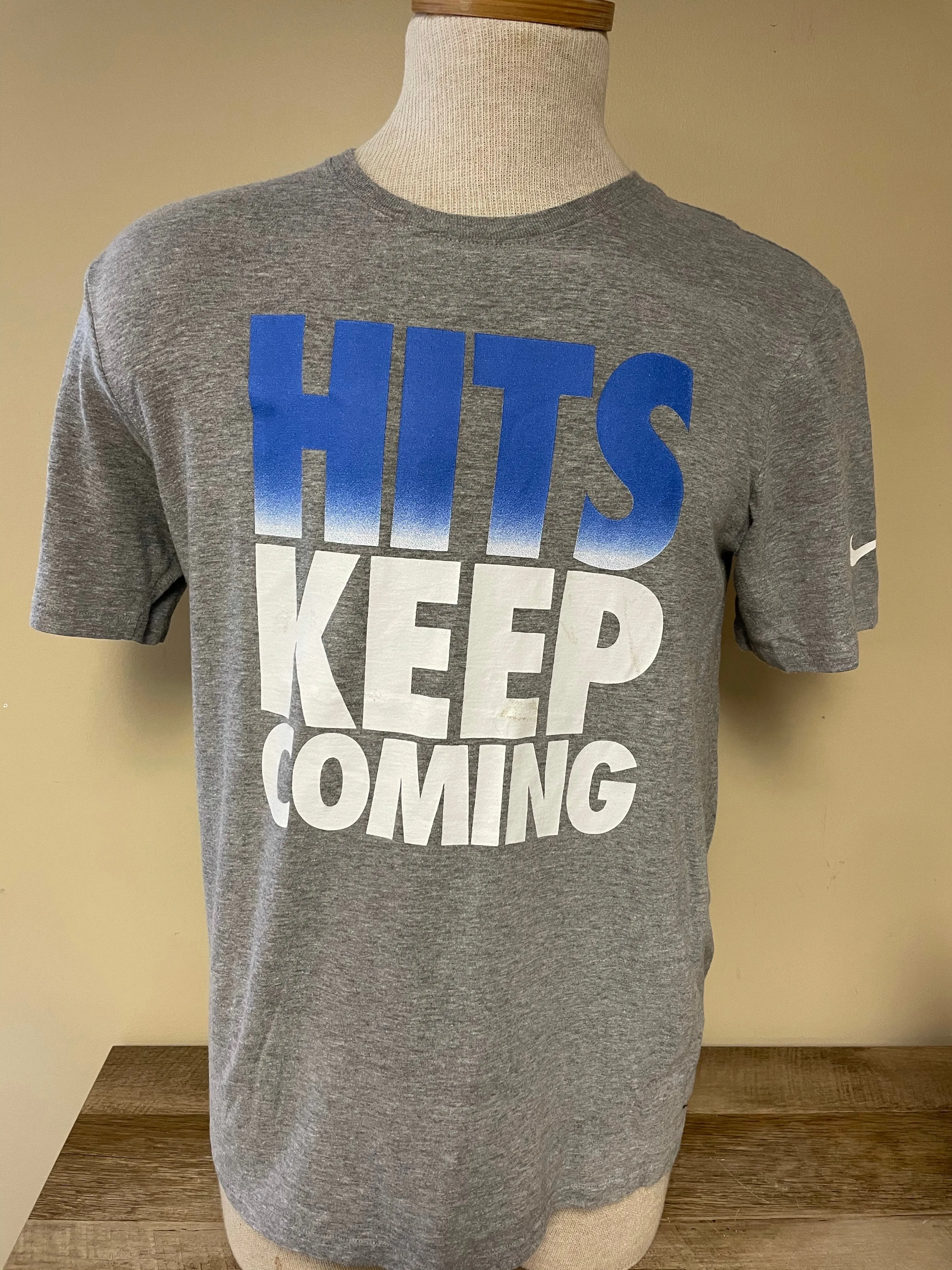 The Nike Tee HITS KEEP COMING Mens TShirt Gray Medium Athletic Cut